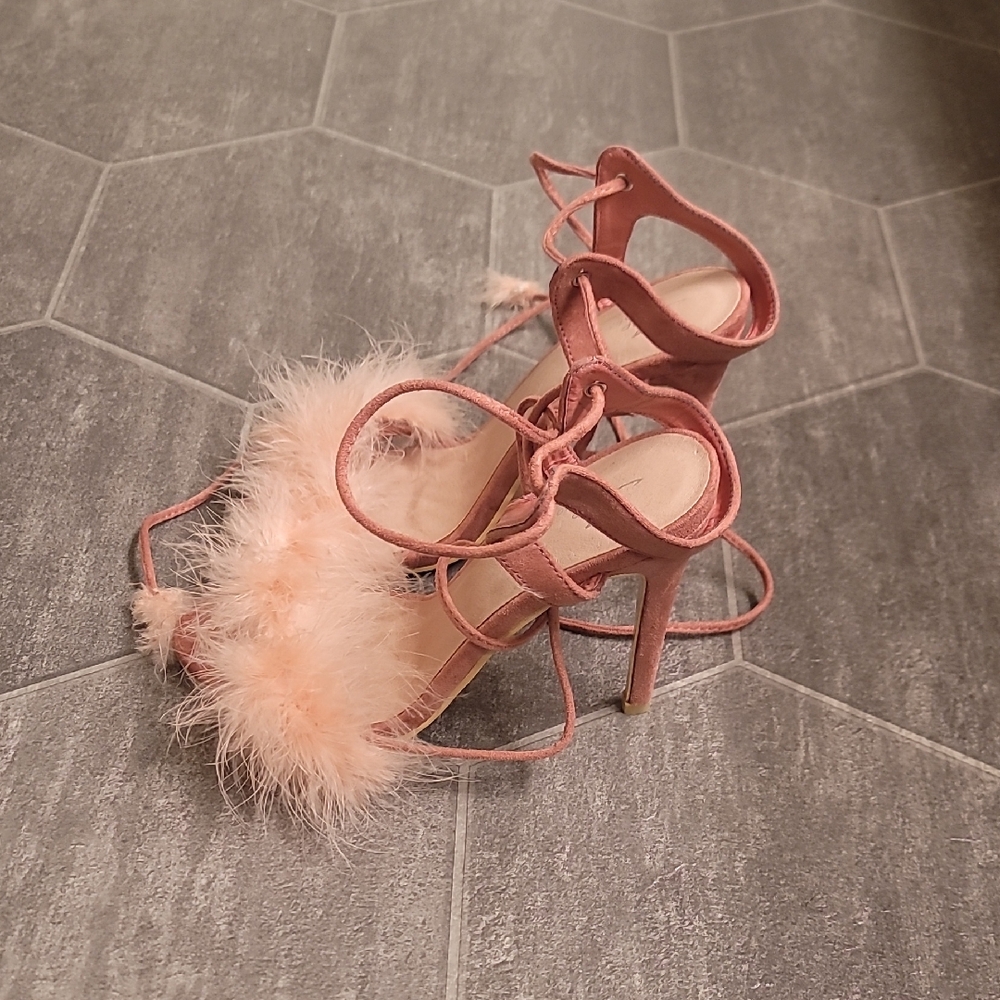 NWOT, Elegant Pink Feathered Women's Heels, Size 9